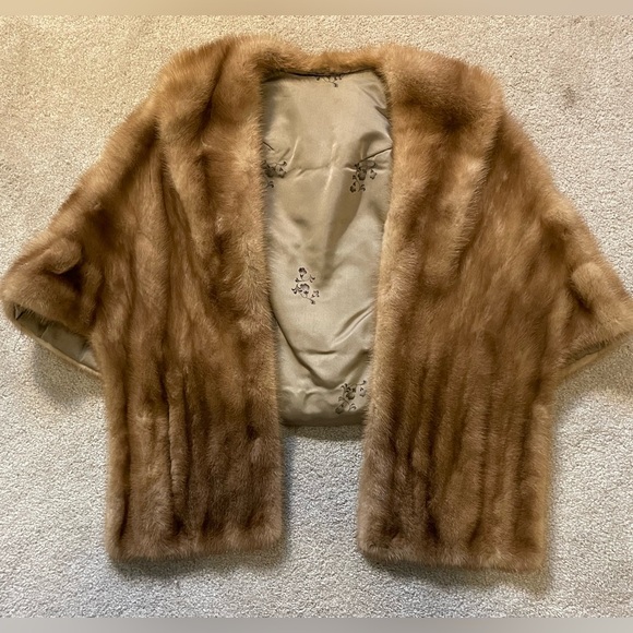 Elegant Vintage Fox Fur Shawl - Picture 1 of 11